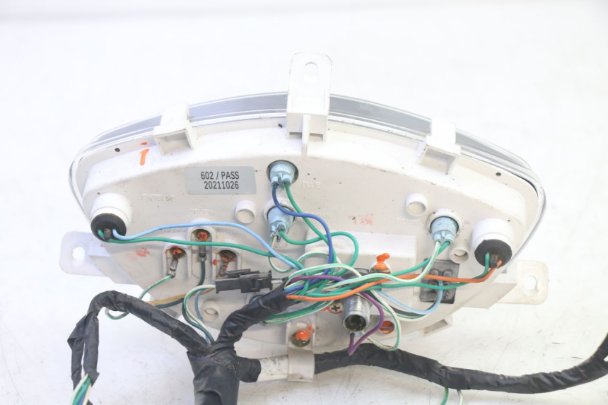 photo de CONTACHILOMETRI PEUGEOT TWEET PRO EFI 4T 50 (2021 - 2022) - Stato della superficie e materiale