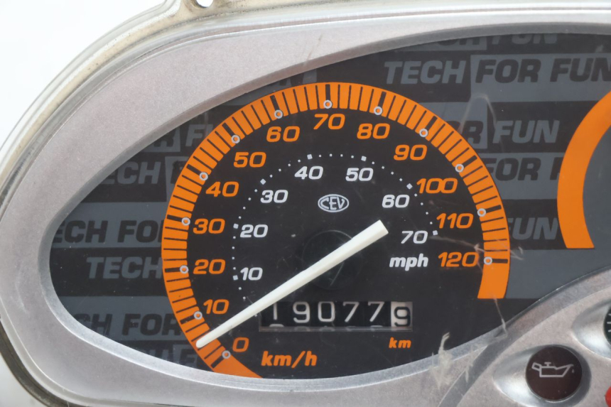 photo de CONTACHILOMETRI PIAGGIO TYPHOON 50 (2000 - 2009) - Dettaglio del componente