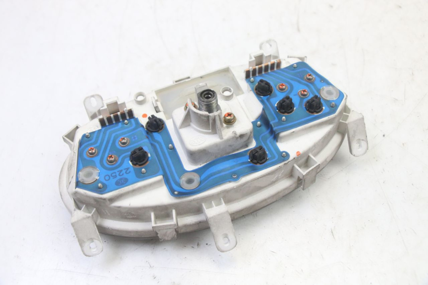 photo de CONTACHILOMETRI SUZUKI UH BURGMAN 125 (2002 - 2006) - Dettagli dei punti di fissaggio