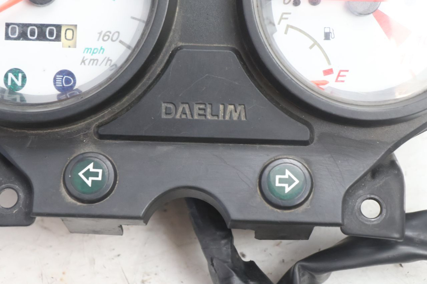 photo de CONTACHILOMETRI DAELIM VJ ROADWIN 125 (2004 - 2007) - Primo piano tecnico