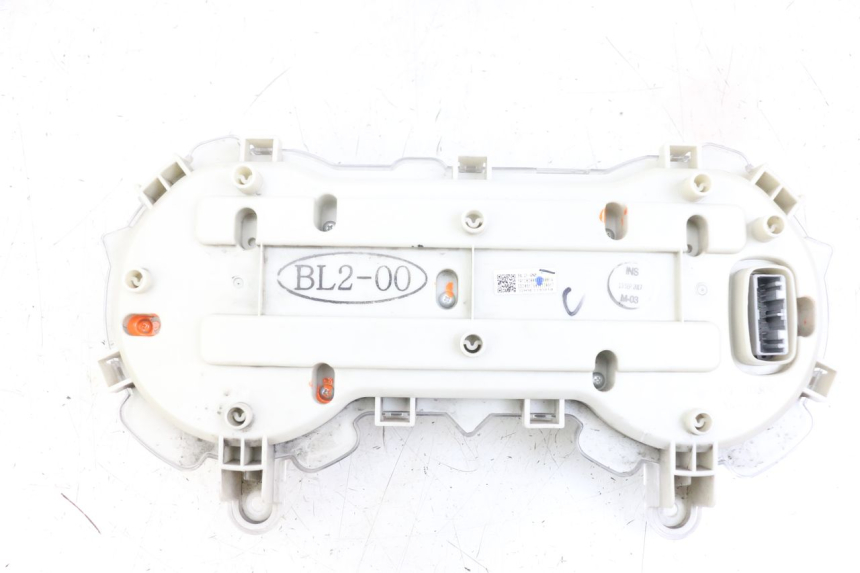 photo de CONTACHILOMETRI YAMAHA XMAX X-MAX ABS 125 (2017 - 2020) - Stato della superficie e materiale