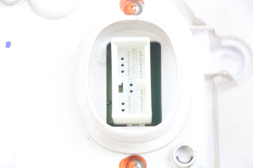 photo de CONTACHILOMETRI YAMAHA X-MAX XMAX 125 (2010 - 2013) - Stato della superficie e materiale