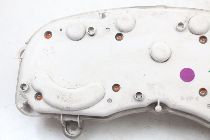 photo de CONTACHILOMETRI YAMAHA X-MAX XMAX 125 (2010 - 2013) - Stato della superficie e materiale