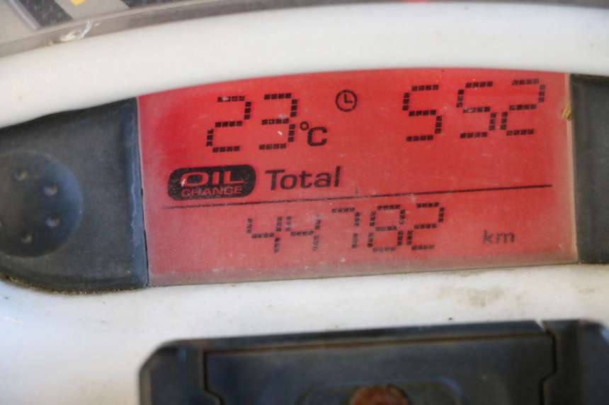 photo de CONTACHILOMETRI YAMAHA XMAX X-MAX 125 (2006 - 2009) - Dettagli dei punti di fissaggio