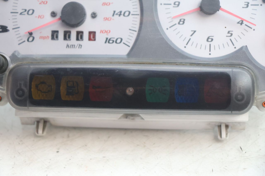 photo de CONTACHILOMETRI PIAGGIO X8 STREET 125 (2006 - 2007) - Primo piano tecnico