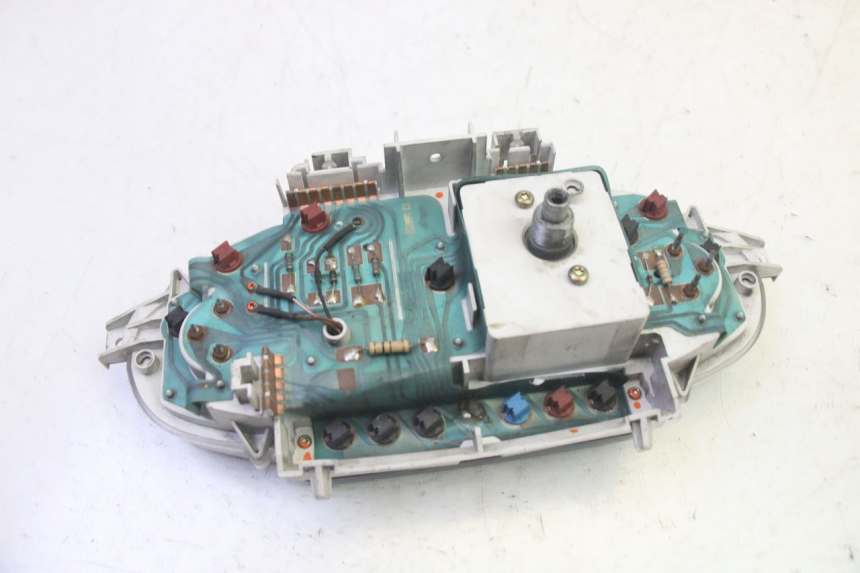 photo de CONTATORE PIAGGIO X8 125 (2004 - 2007) - Dettagli dei punti di fissaggio