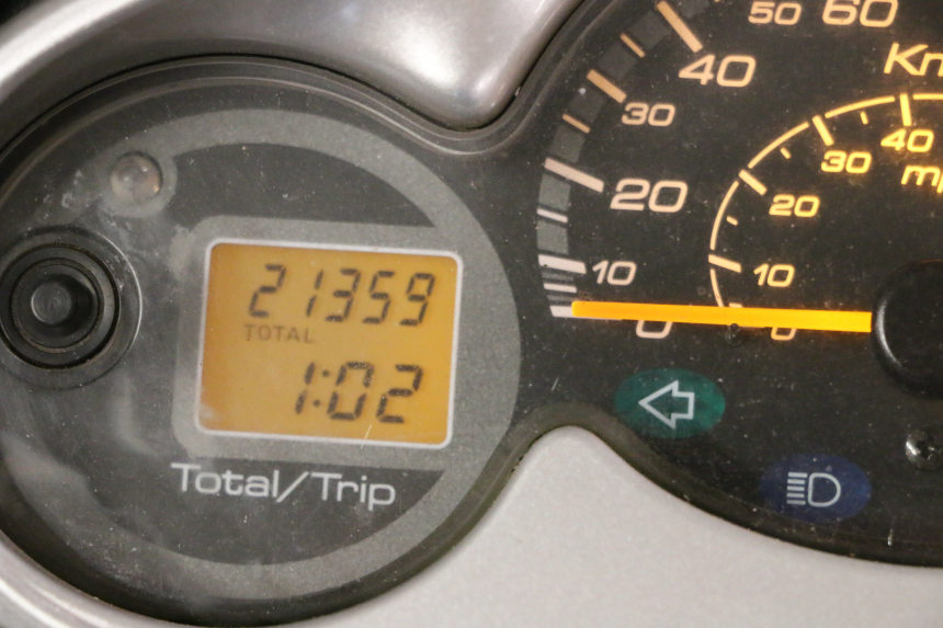 photo de CONTACHILOMETRI YAMAHA YP MAJESTY 125 (2002 - 2006) - Primo piano tecnico