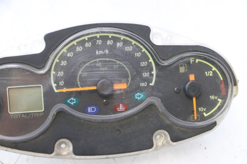 photo de CONTACHILOMETRI YAMAHA YP MAJESTY 125 (2002 - 2006) - Caratteristiche distintive