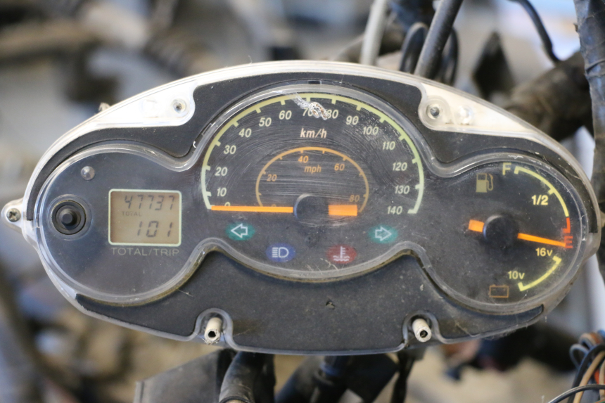 photo de CONTACHILOMETRI YAMAHA YP MAJESTY 125 (2002 - 2006) - Foto prodotto supplementare