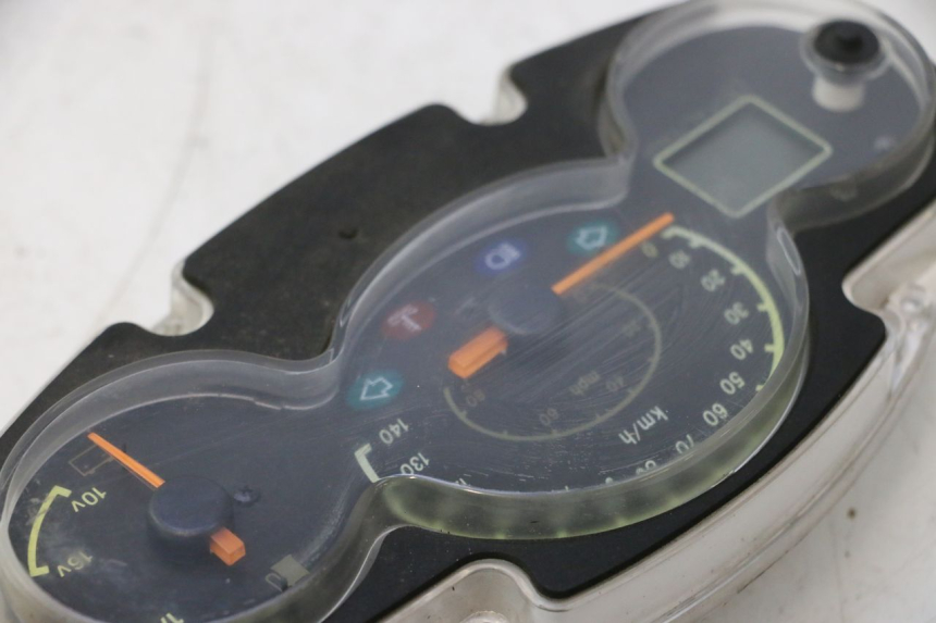 photo de CONTACHILOMETRI YAMAHA YP MAJESTY 125 (2002 - 2006) - Angolazione alternativa