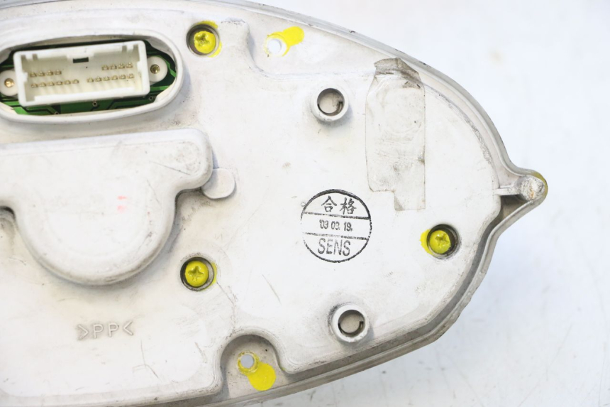 photo de CONTACHILOMETRI YAMAHA YP MAJESTY 125 (2002 - 2006) - Stato della superficie e materiale