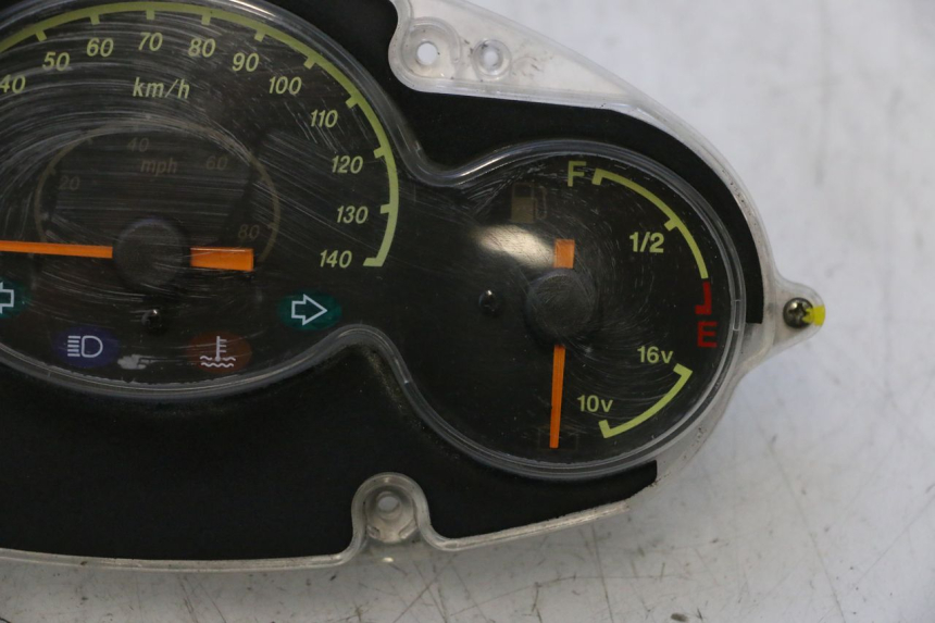 photo de CONTACHILOMETRI YAMAHA YP MAJESTY 125 (2002 - 2006) - Altra vista dell'articolo