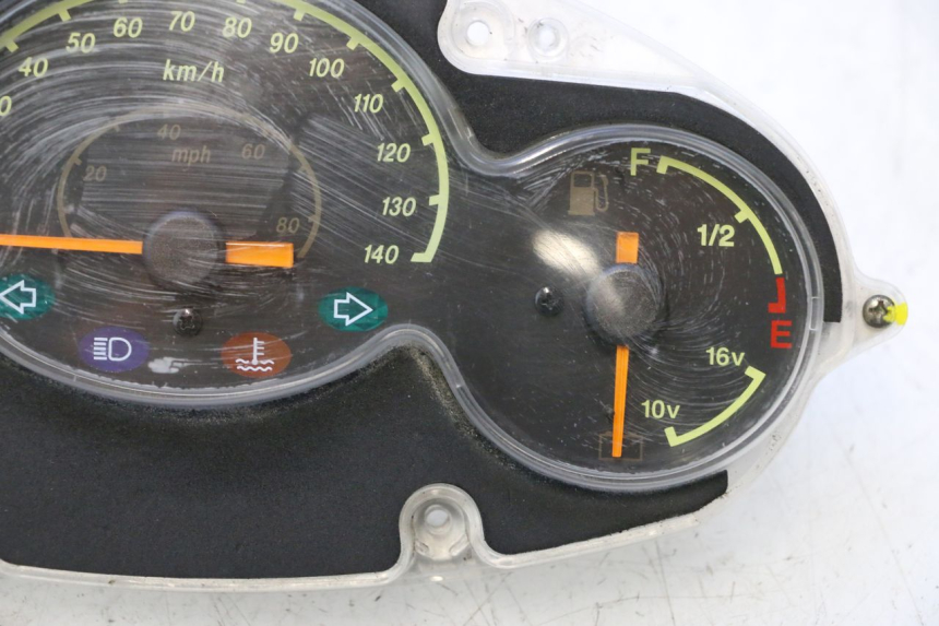 photo de CONTACHILOMETRI YAMAHA YP MAJESTY 125 (2002 - 2006) - Zoom sui componenti