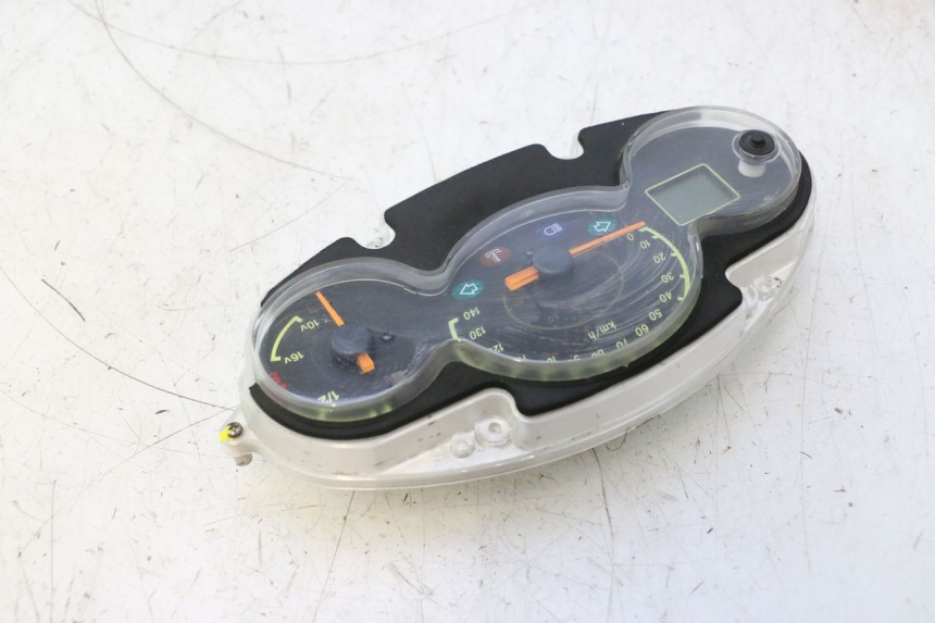 photo de CONTACHILOMETRI YAMAHA YP MAJESTY 125 (2002 - 2006) - Dettagli dei punti di fissaggio