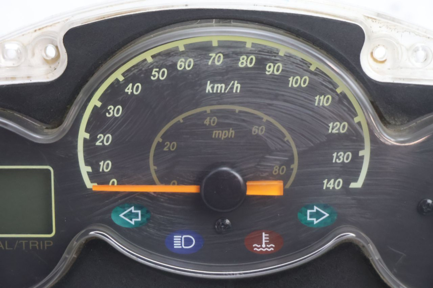 photo de CONTACHILOMETRI YAMAHA YP MAJESTY 125 (2002 - 2006) - Zoom sullo stato d'uso