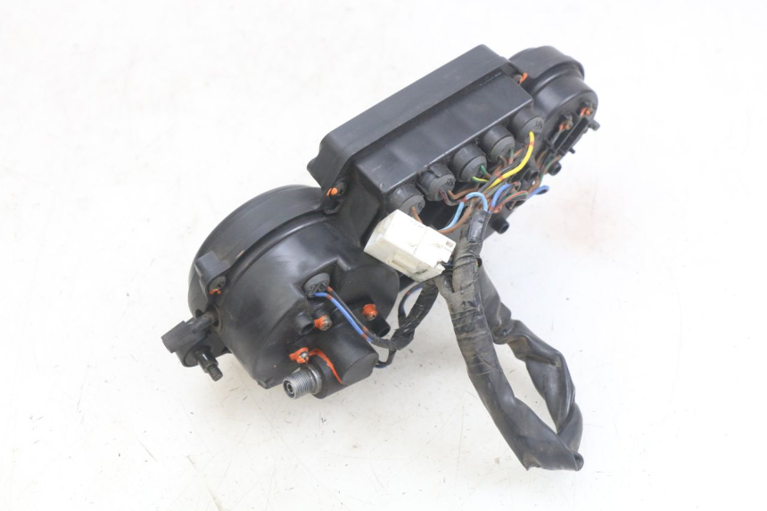 photo de CONTATORE YAMAHA YZF R THUNDERCAT 600 (1996 - 2003) - Primo piano tecnico