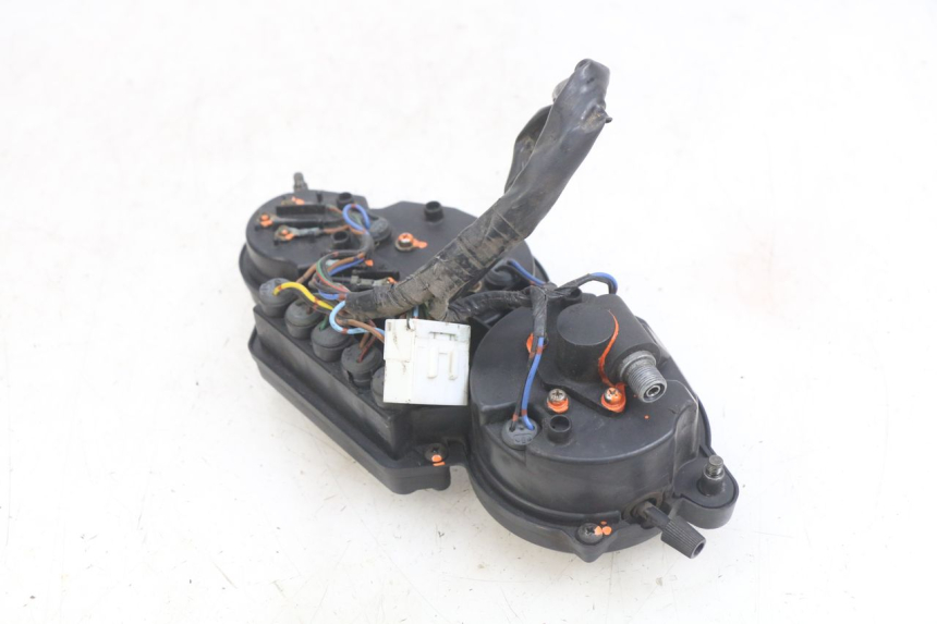 photo de CONTATORE YAMAHA YZF R THUNDERCAT 600 (1996 - 2003) - Dettagli dei punti di fissaggio