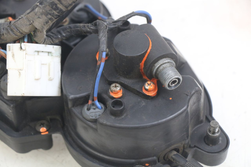 photo de CONTATORE YAMAHA YZF R THUNDERCAT 600 (1996 - 2003) - Stato della superficie e materiale