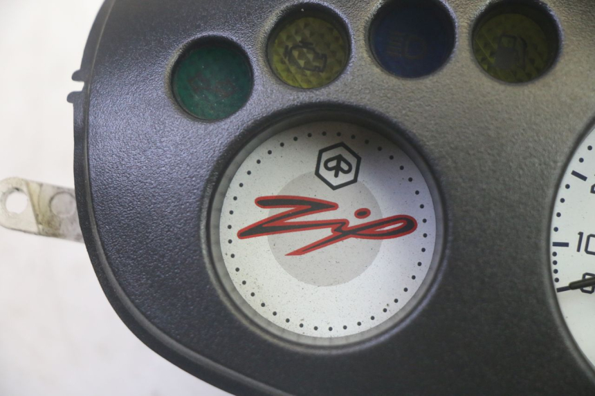 photo de CONTACHILOMETRI PIAGGIO ZIP 4T 50 (2018 - 2020) - Dettaglio del componente