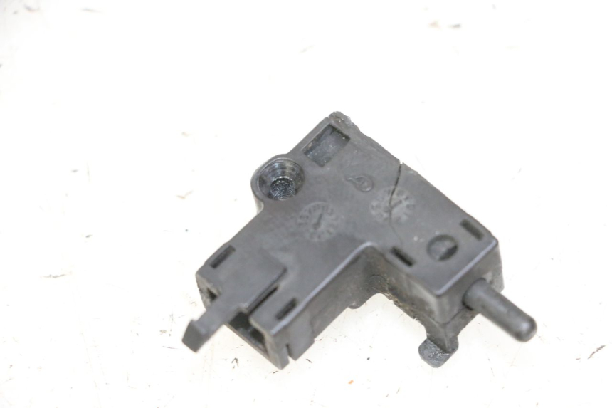 photo de INTERRUTTORE FRIZIONE YAMAHA FZ6 N FAZER 600 (2004 - 2006) - Altra angolazione