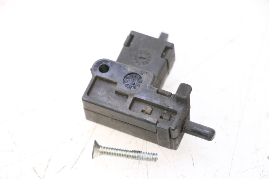 photo de INTERRUTTORE FRIZIONE SUZUKI GSR 600 (2005 - 2012) - Altra angolazione