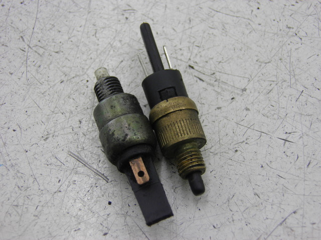 photo de Interruttore Stop APRILIA LEONARDO 125 (1999 - 2001) - Vista principale