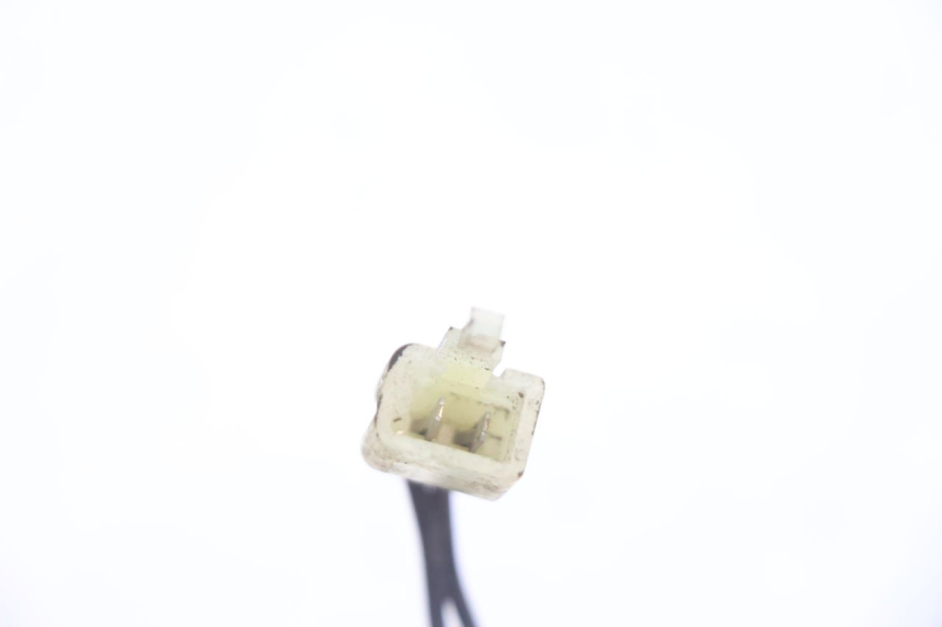 photo de INTERRUTTORE STOP POSTERIORE HONDA CB F HORNET 600 (2005 - 2006) - Primo piano tecnico