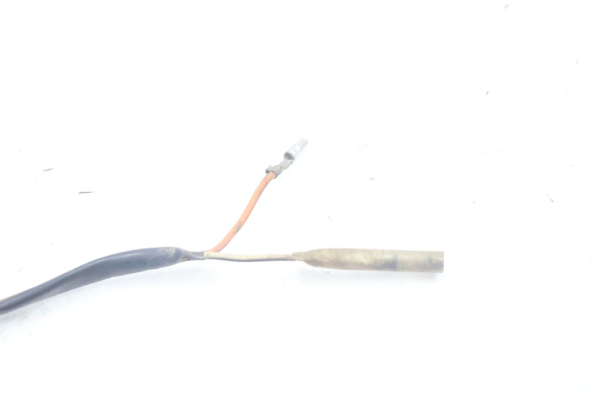 photo de INTERRUTTORE STOP POSTERIORE SUZUKI DR S 600 (1985 - 1989) - Altra angolazione