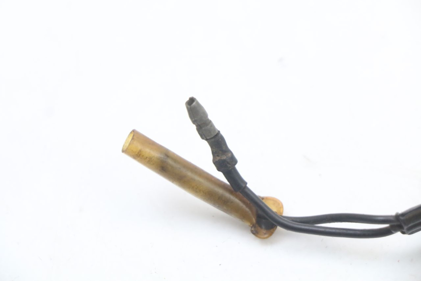 photo de INTERRUTTORE STOP POSTERIORE YAMAHA DTLC 125 (1982 - 1987) - Primo piano tecnico