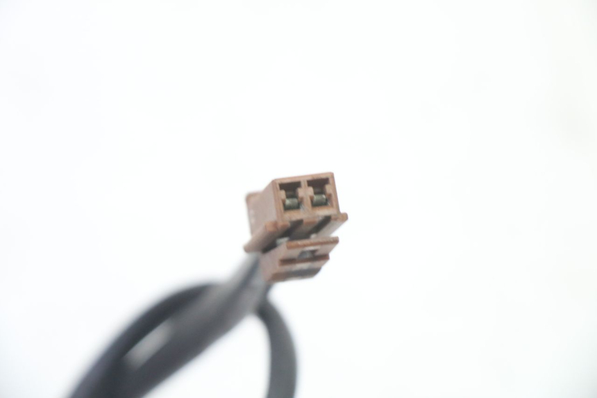 photo de INTERRUTTORE STOP POSTERIORE YAMAHA FZ6 FAZER S2 600 (2007 - 2011) - Primo piano tecnico