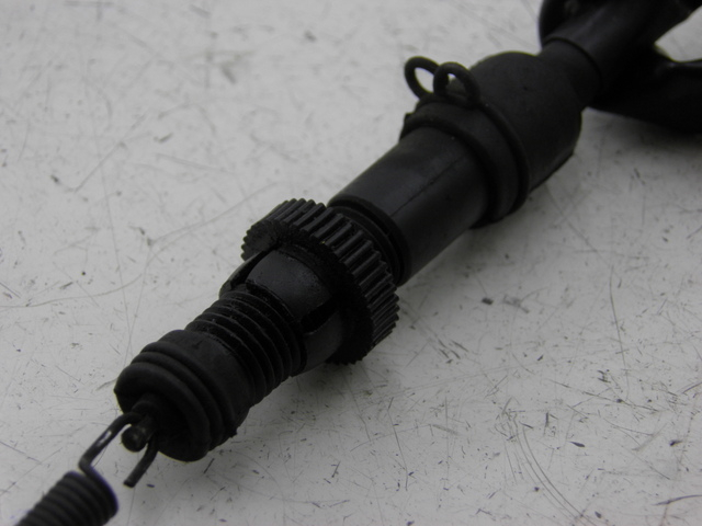 photo de INTERRUTTORE STOP POSTERIORE HONDA CB SEVEN FITTY 750 (1992 - 2003) - Primo piano tecnico