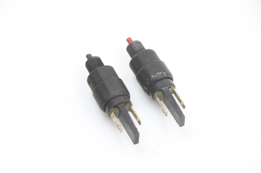 photo de INTERRUTTORE STOP POSTERIORE PIAGGIO LIBERTY 4T 50 (2018 - 2021) - Dettaglio del componente