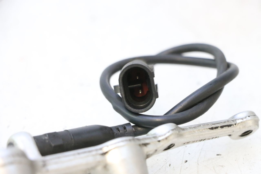 photo de INTERRUTTORE STOP POSTERIORE DUCATI SS IE DS CARENEE 1000 (2002 - 2006) - Primo piano tecnico