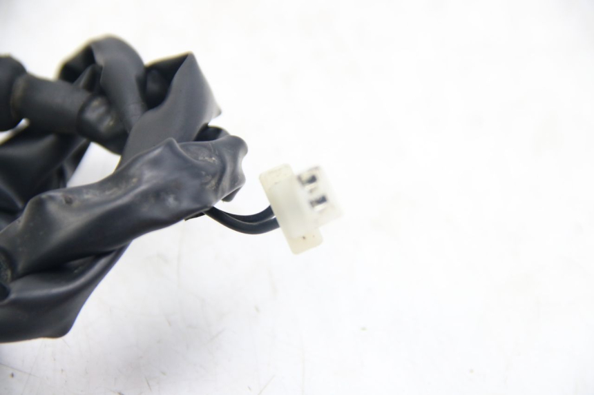 photo de INTERRUTTORE STOP POSTERIORE HONDA XR L 125 (2003 - 2007) - Primo piano tecnico