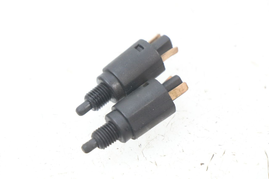 photo de Interruttore Stop PIAGGIO BEVERLY 125 (1998 - 2005) - Vista principale