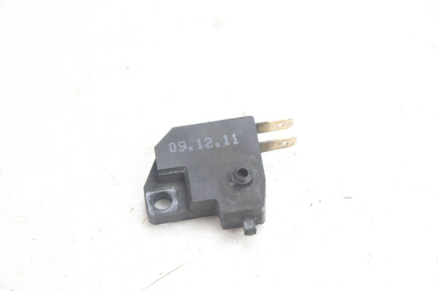 photo de INTERRUTTORE STOP FRENO DESTRO KYMCO AGILITY 4T 50 (2005 - 2018) - Altra angolazione