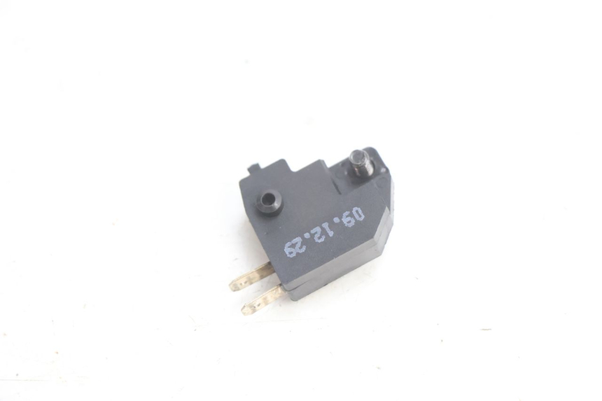 photo de INTERRUTTORE STOP DESTRA KYMCO AGILITY PREMIUM 50 (2007 - 2010) - Zoom sullo stato d'uso