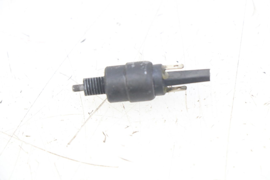 photo de INTERRUTTORE STOP FRENO DESTRO APRILIA ATLANTIC 500 (2002 - 2003) - Zoom sullo stato d'uso