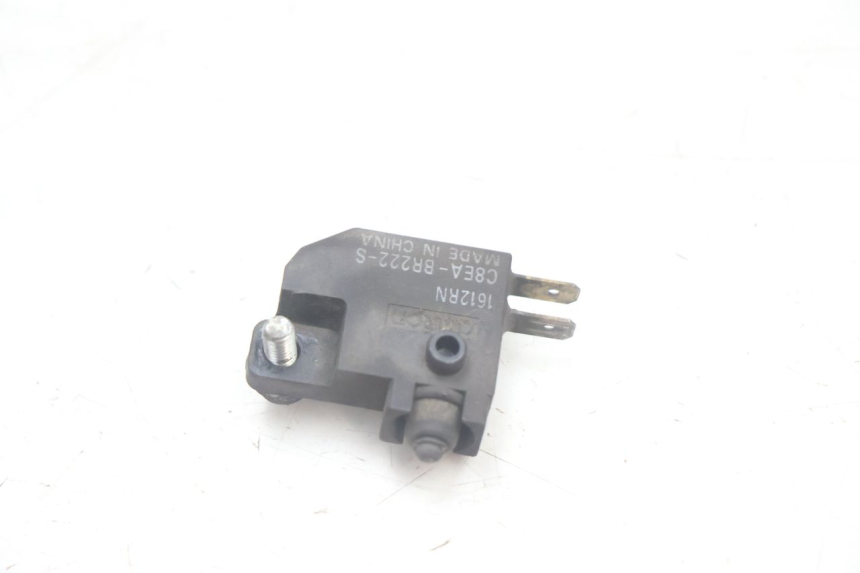 photo de INTERRUTTORE STOP DESTRA SUZUKI BURGMAN EXECUTIVE ABS 650 (2006 - 2012) - Altra angolazione