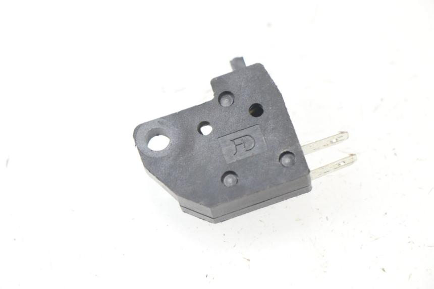photo de Interruttore stop freno destro S-RIDER CAPRI 2T 50 (2010 - 2017) - Zoom sullo stato d'uso