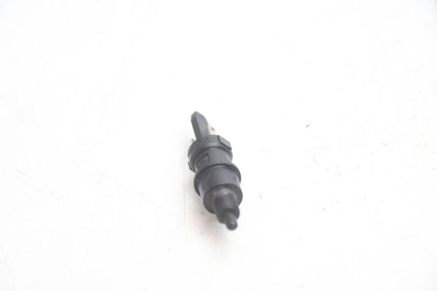 photo de INTERRUTTORE STOP DESTRA HM HONDA CRM DERAPAGE RR 50 (2006 - 2017) - Zoom sullo stato d'uso