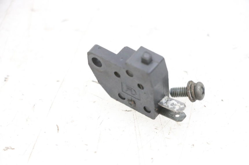 photo de INTERRUTTORE STOP FRENO DESTRO SYM CROX 4T 50 (2016 - 2023) - Dettaglio del componente