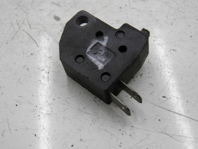 photo de Interruttore stop destro DAELIM S2 FI 125 (2008 - 2012) - Zoom sullo stato d'uso