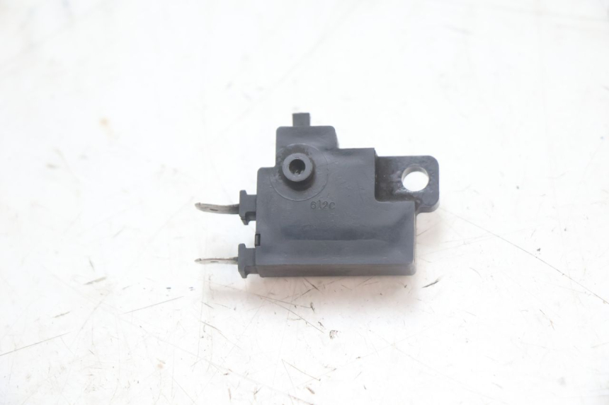 photo de INTERRUTTORE STOP DESTRA HONDA FJS SILVER WING SILVERWING 400 (2005 - 2008) - Zoom sullo stato d'uso