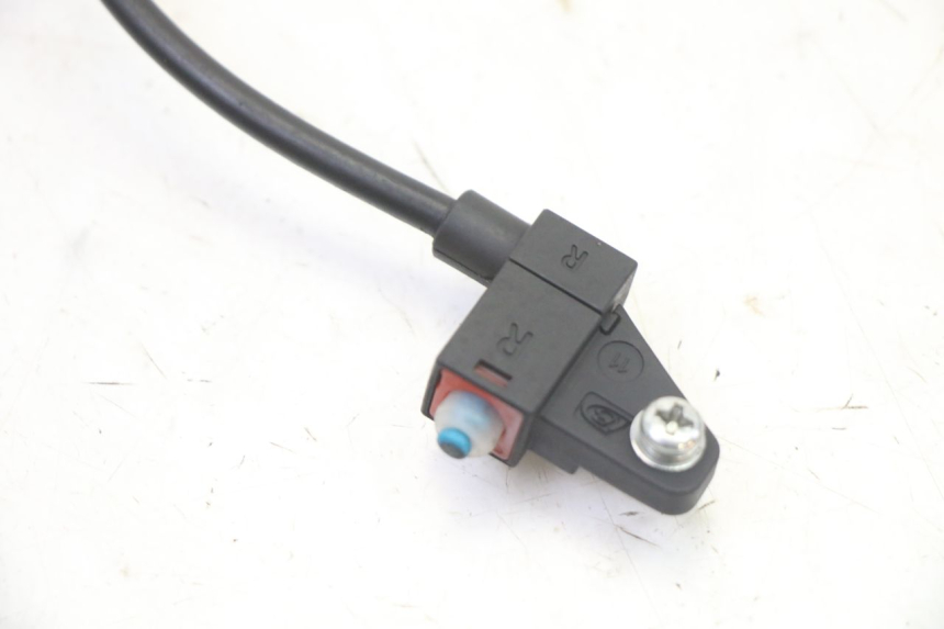 photo de INTERRUTTORE FANALE STOP DESTRO VENESI FLY RETRO 4T 50 (2020 - 2025) - Altra angolazione