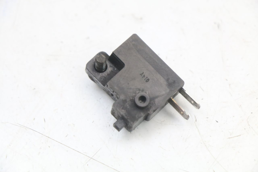 photo de INTERRUTTORE STOP DESTRA HONDA NES AROBASE 125 (2000 - 2003) - Altra angolazione