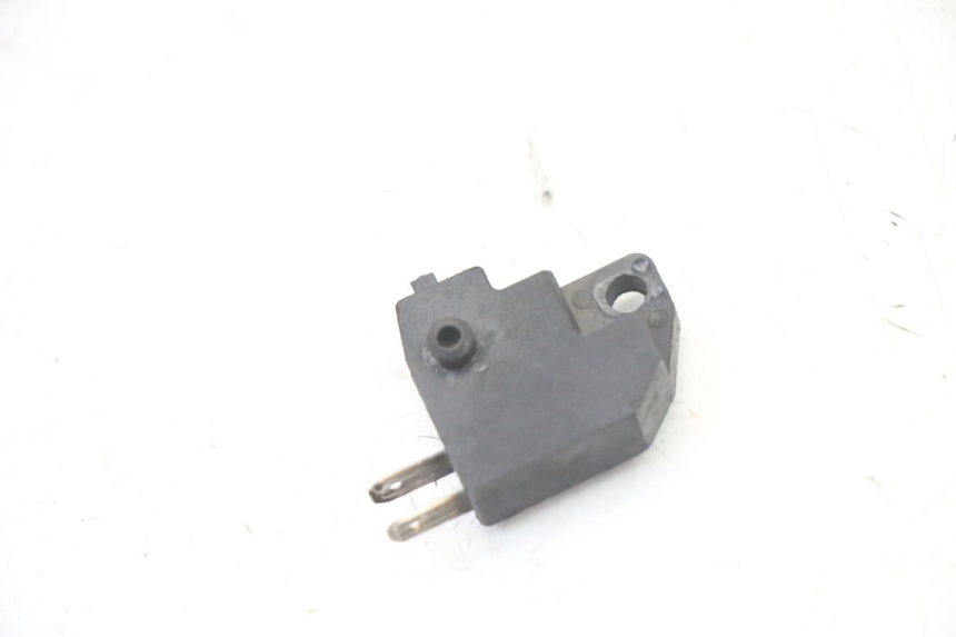 photo de Interruttore stop freno destro PEUGEOT KISBEE 2T 50 (2010 - 2017) - Altra angolazione