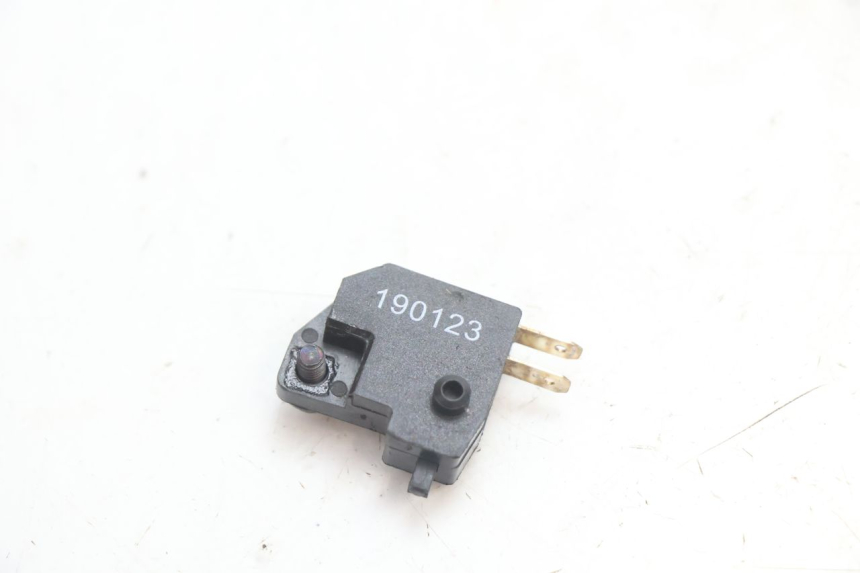 photo de INTERRUTTORE STOP DESTRA PEUGEOT KISBEE 2T 50 (2018 - 2022) - Zoom sullo stato d'uso