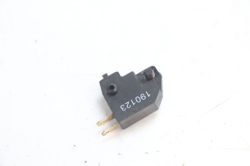 photo de INTERRUTTORE STOP DESTRA PEUGEOT KISBEE 2T 50 (2018 - 2022) - Altra angolazione