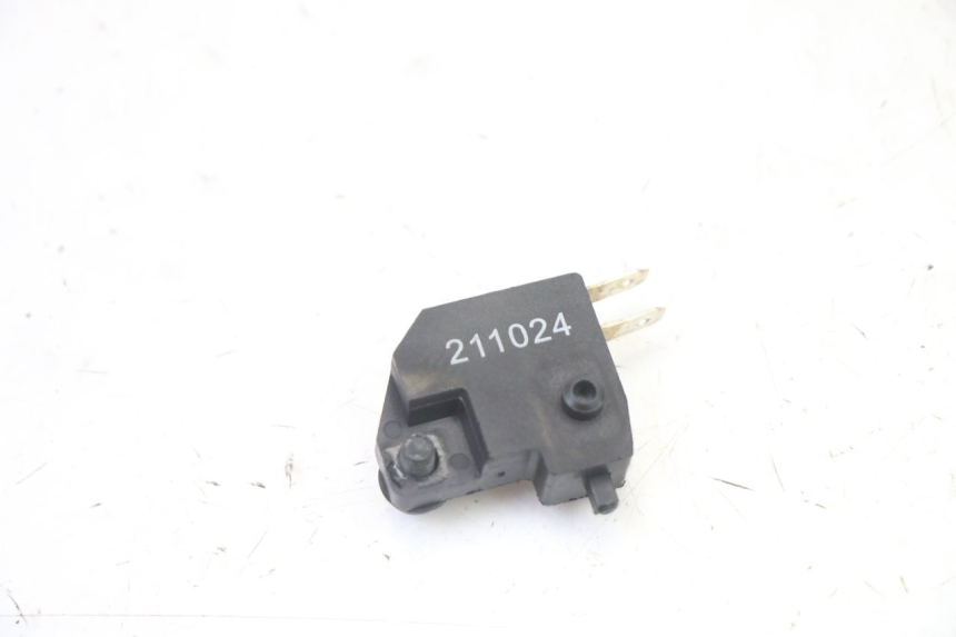 photo de INTERRUTTORE STOP DESTRA PEUGEOT KISBEE 4T 50 (2018 - 2022) - Altra angolazione